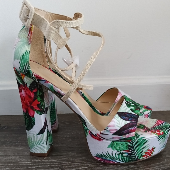 Shoe Dazzle Green and Red Heels with Vibrant Design - Picture 2 of 6
